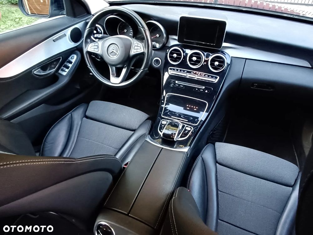 Mercedes-Benz Klasa C 180 7G-TRONIC Exclusive - 27