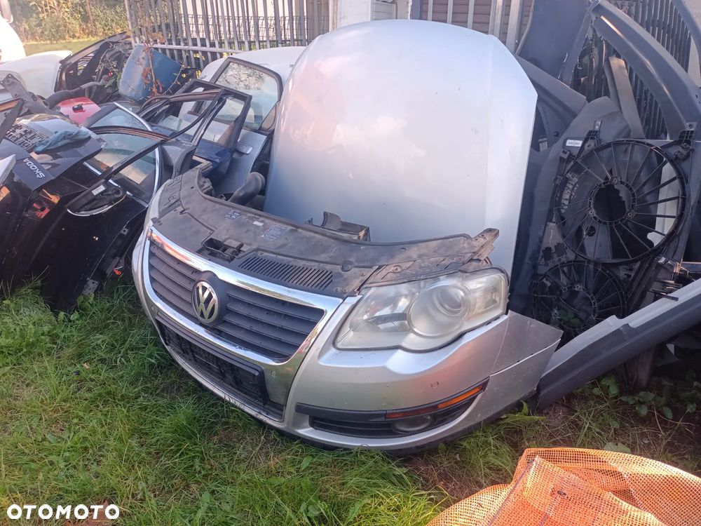 Volkswagen Passat B6  maska pokrywa silnika - 2