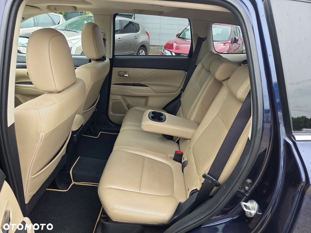 Mitsubishi Outlander 2.0 Instyle Navi 4WD CVT - 26