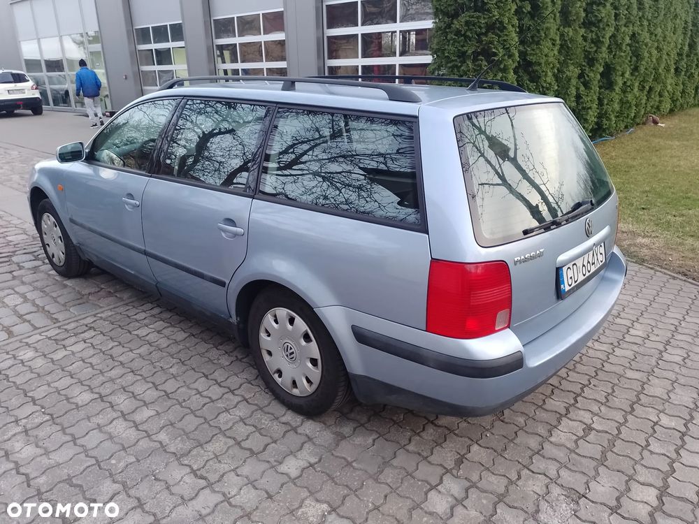 Volkswagen Passat 1.8 Comfortline - 4