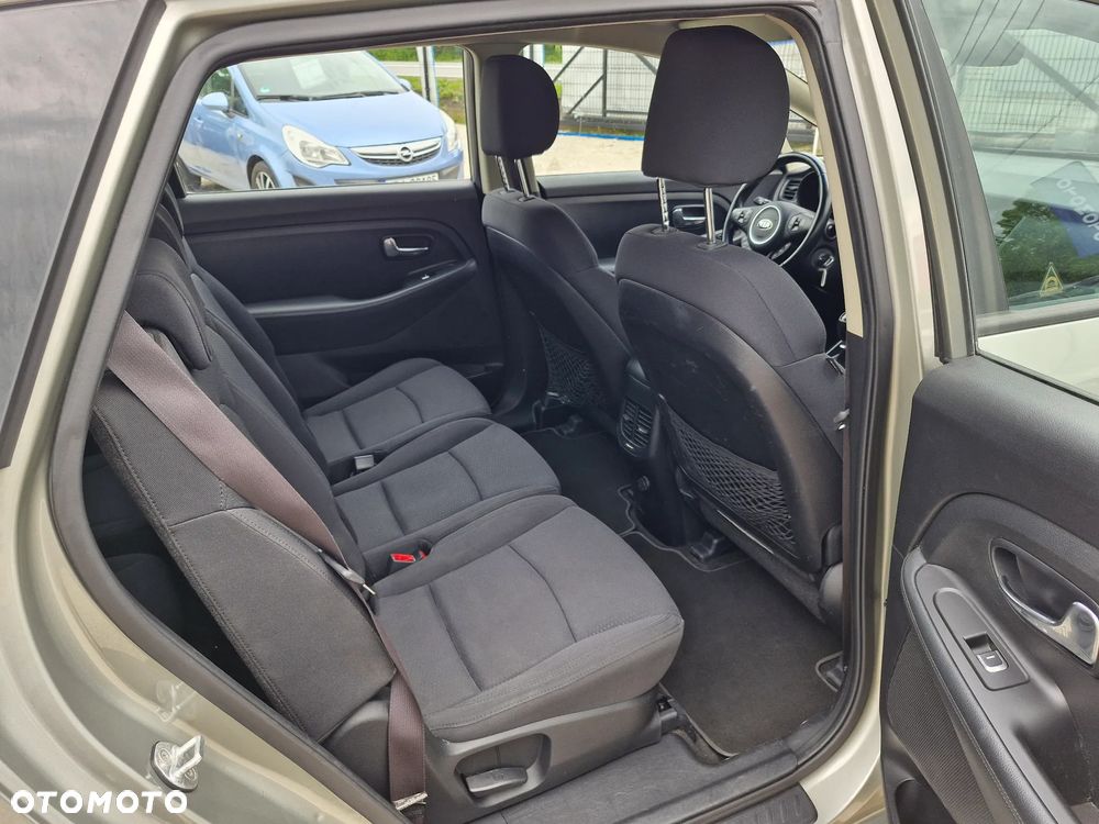 Kia Carens - 17