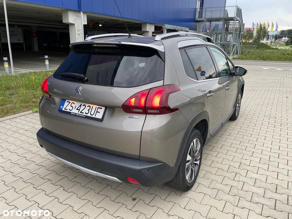 Peugeot 2008 1.2 Pure Tech Allure S&S - 9