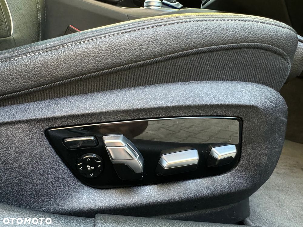 BMW Seria 5 518d mHEV - 15