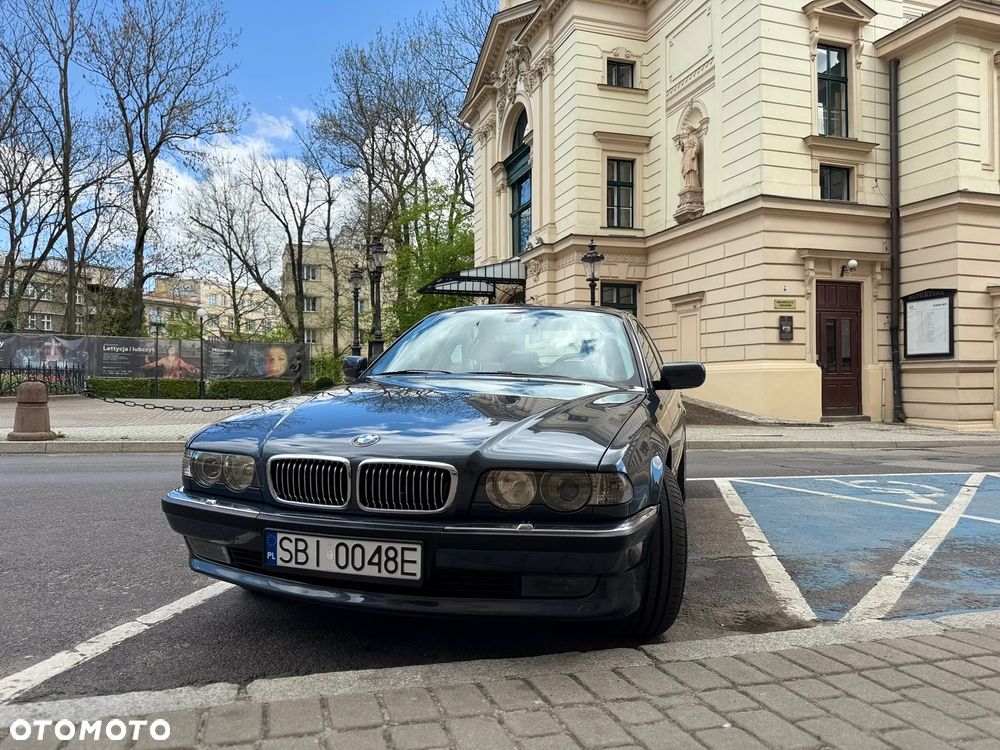 BMW Seria 7 740i - 27