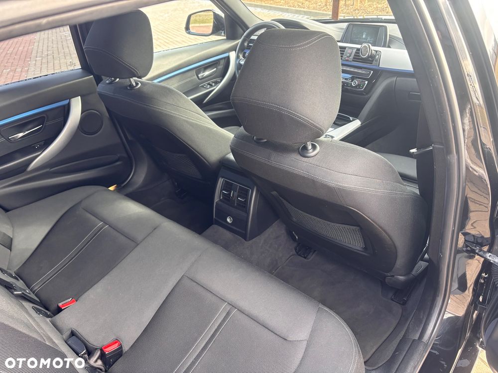 BMW Seria 3 320d M Sport - 14
