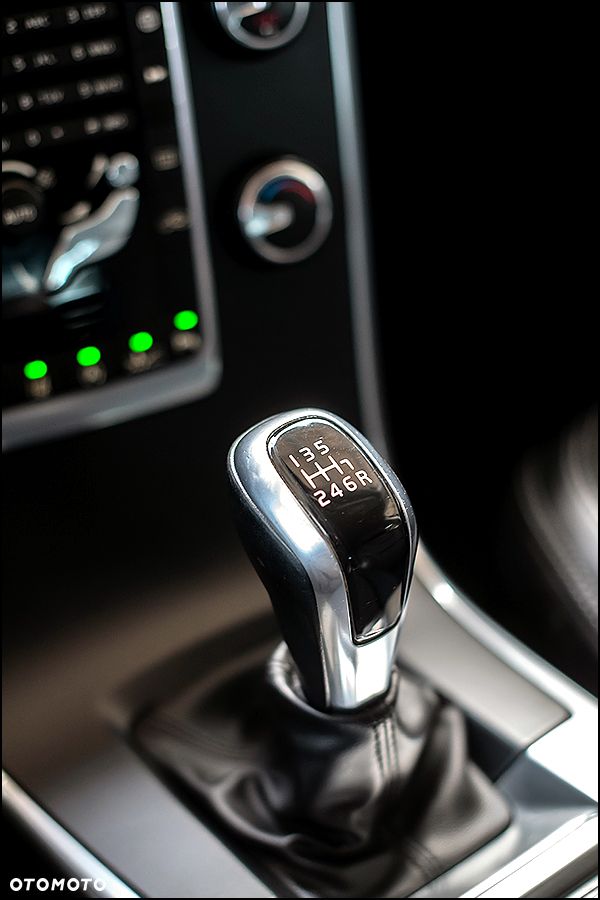 Volvo XC 60 D4 Kinetic - 25