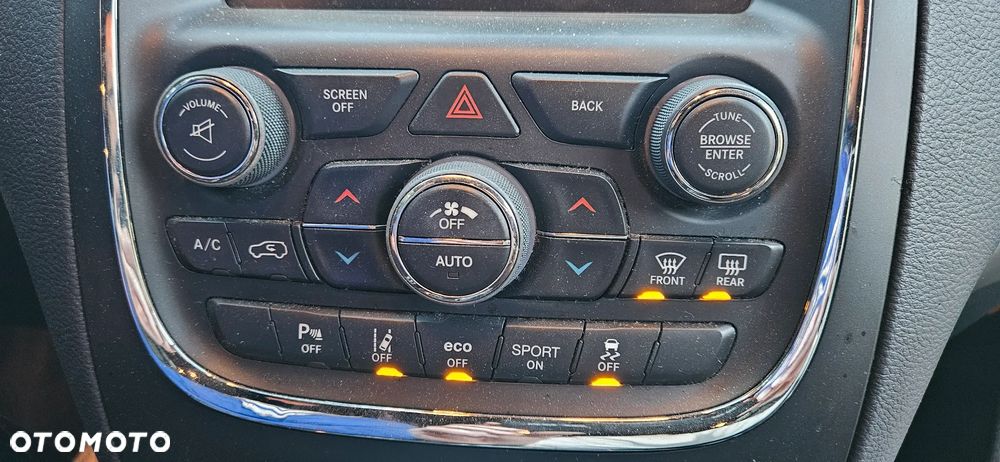 Dodge Durango III LIFT 2014-2017 Panel klimatyzacji AC Panel sterowania nawiewem Ramka wyświetlacza radia pod duży wyświetlacz P68253734AG - 1