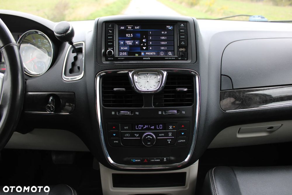 Chrysler Town & Country 3.6 Limited - 14