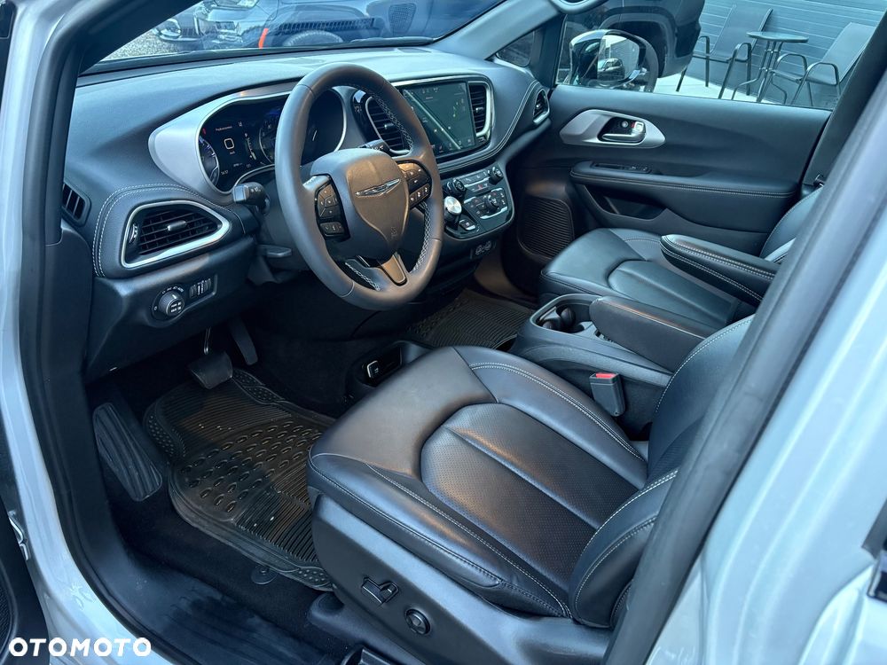 Chrysler Pacifica - 14