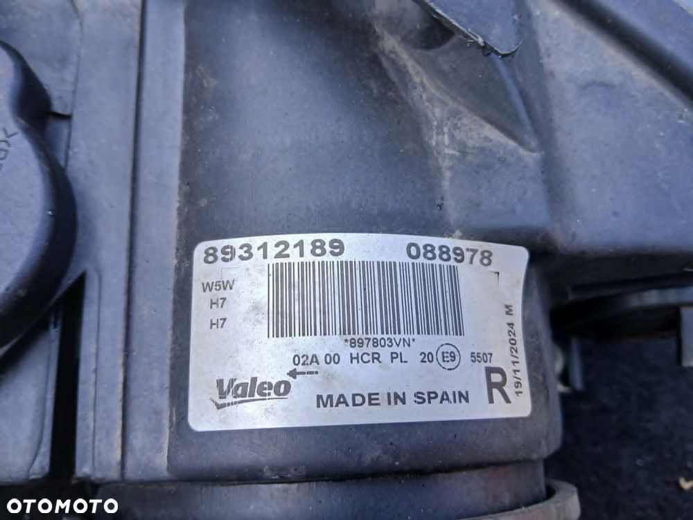 Volkswagen passat B6 lampa przednia  prawa - 4