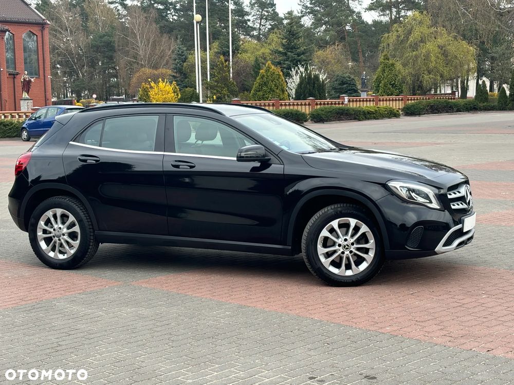 Mercedes-Benz GLA - 9