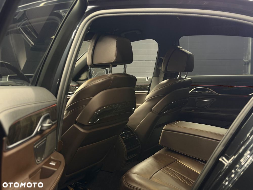BMW Seria 7 730d xDrive - 14