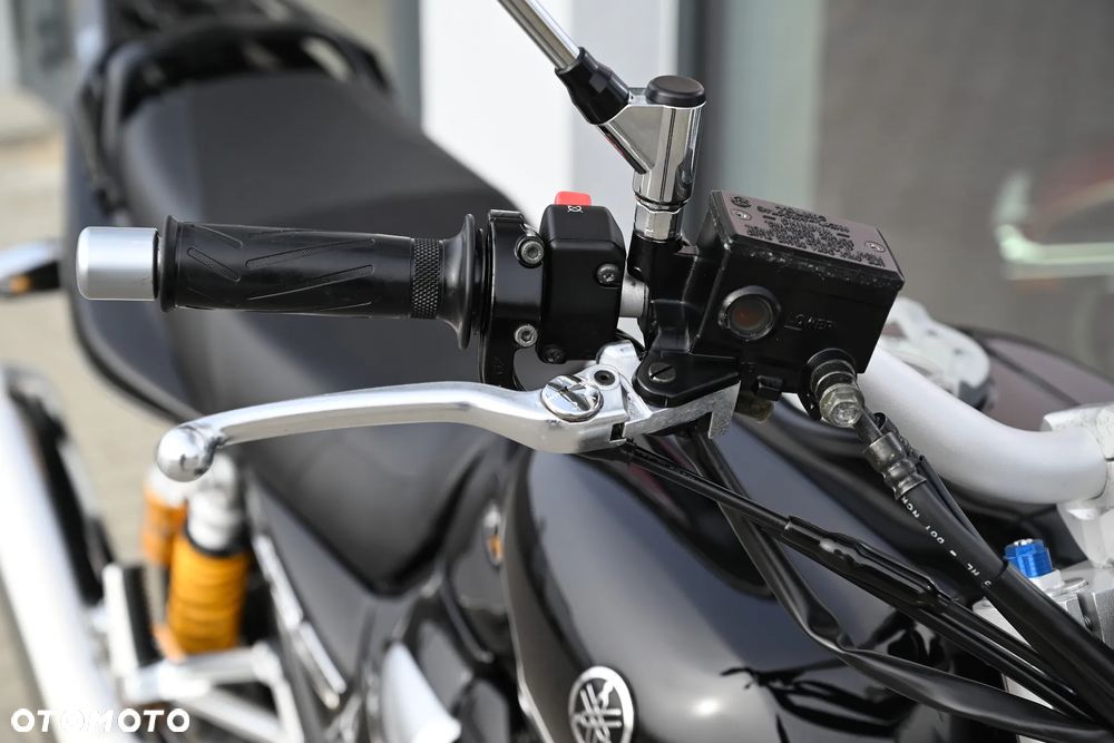 Yamaha XJR - 19