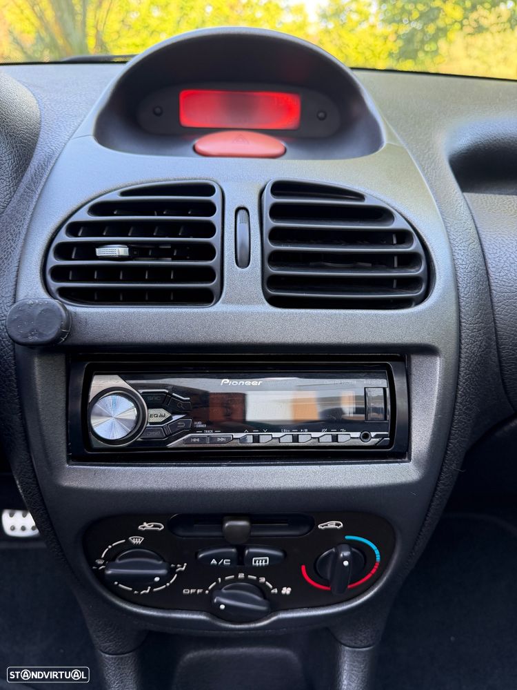 Peugeot 206 CC 1.6 Roland Garros - 30