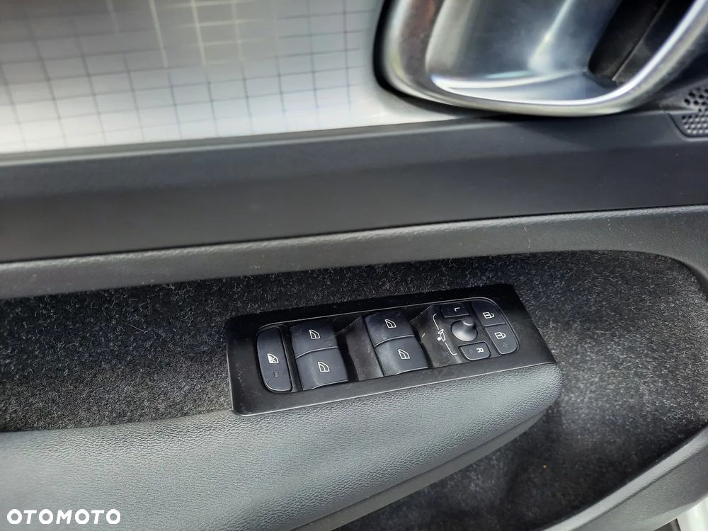 Volvo XC 40 T3 Momentum - 16