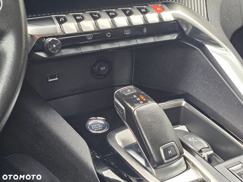 Peugeot 3008 1.2 PureTech Road Trip S&S EAT8 - 33