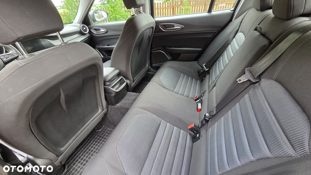 Alfa Romeo Giulia 2.0 Turbo Business - 10