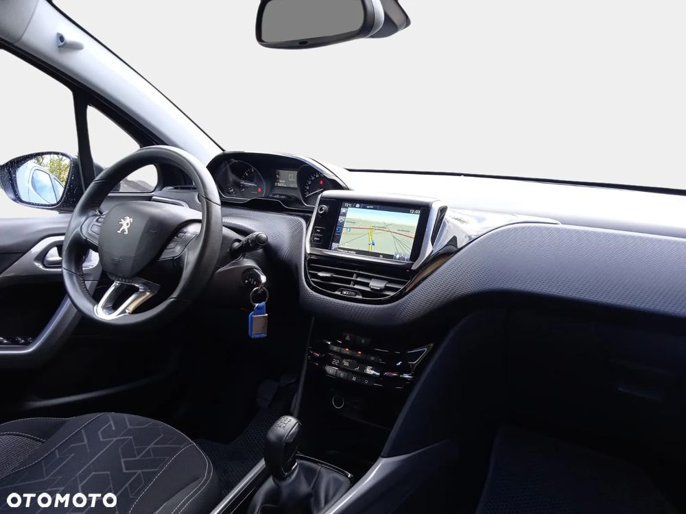 Peugeot 2008 1.2 Pure Tech Style S&S - 33