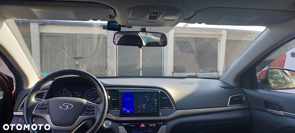 Hyundai Elantra - 10