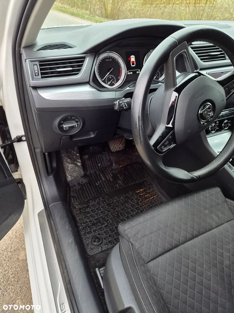 Skoda Superb 1.6 TDI Ambition DSG - 23