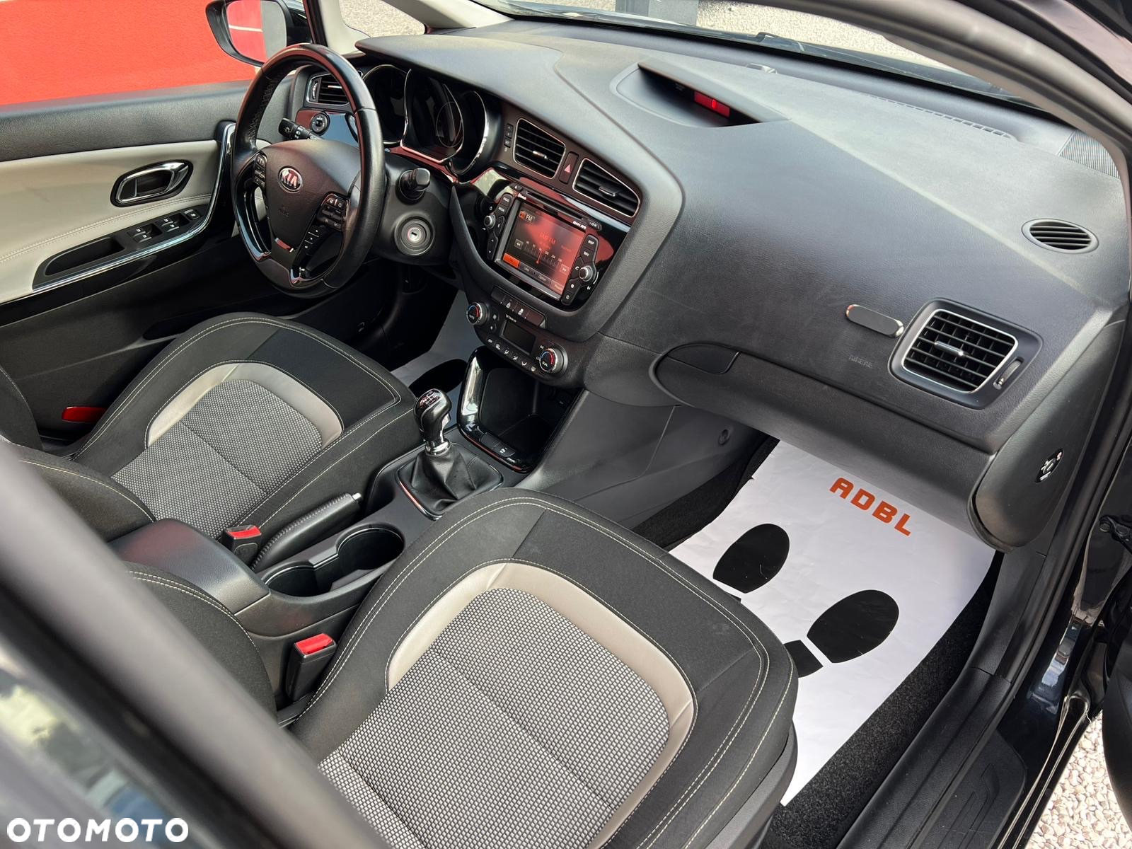 Kia Ceed 1.6 CRDi 128 ISG SW Dream Team Edition - 22