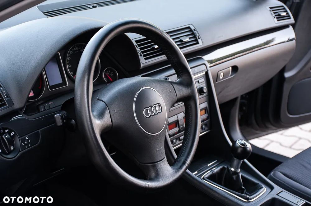 Audi A4 Avant 2.4 - 37