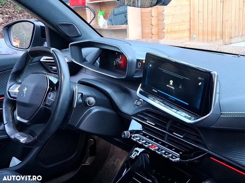 Peugeot 2008 PureTech 130 EAT8 GT - 3