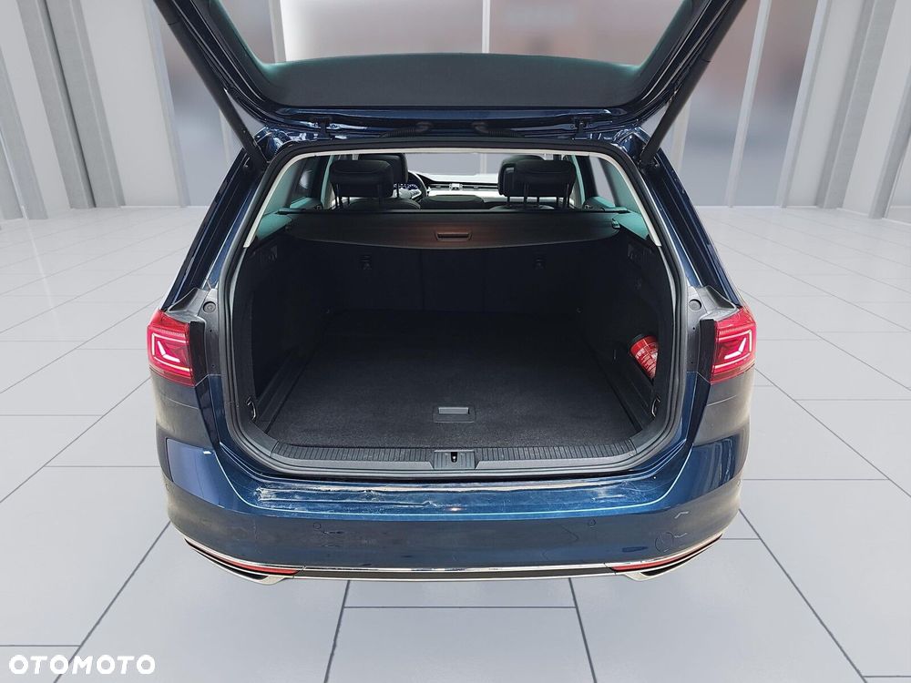 Volkswagen Passat Variant 2.0 TDI Elegance DSG - 20