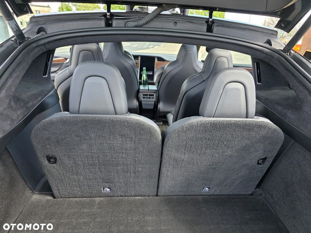 Tesla Model X - 31