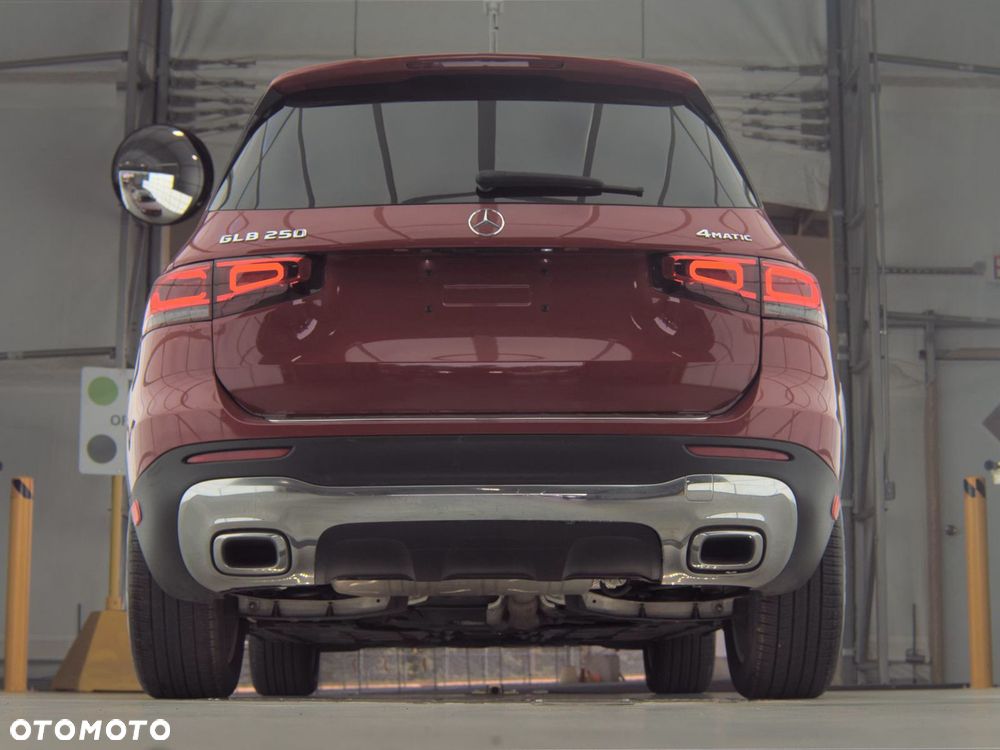Mercedes-Benz GLB - 8
