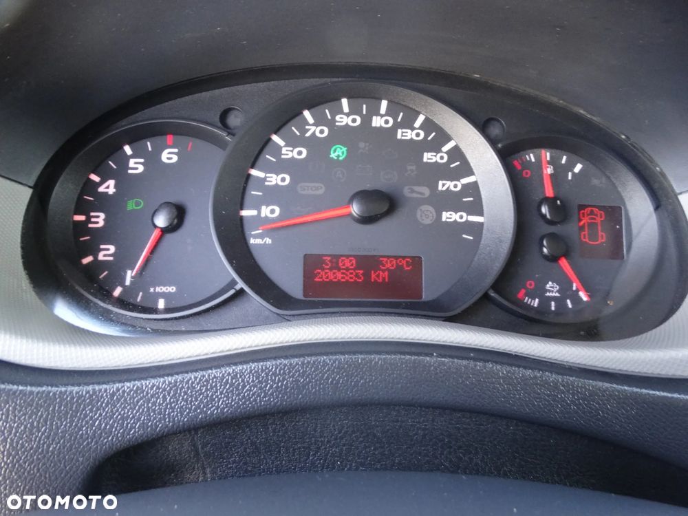 Nissan NV400 - 11