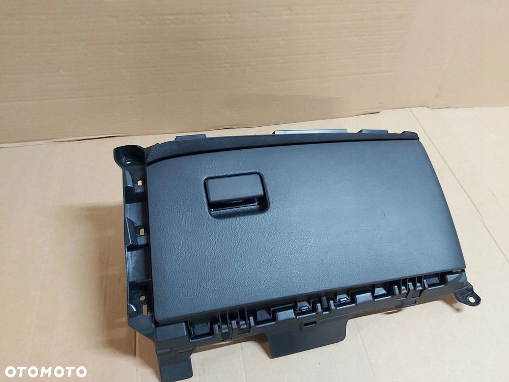 Toyota Yaris IV schowek deski 55550-K0030 - 2