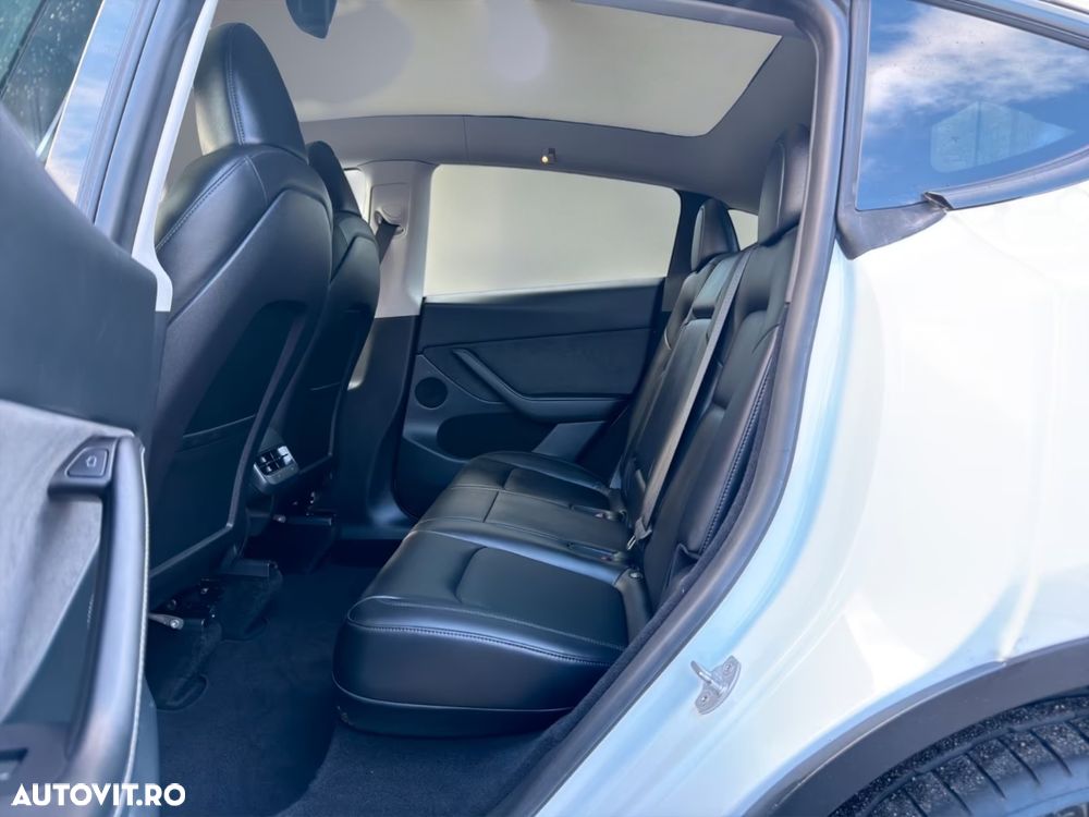 Tesla Model Y - 5