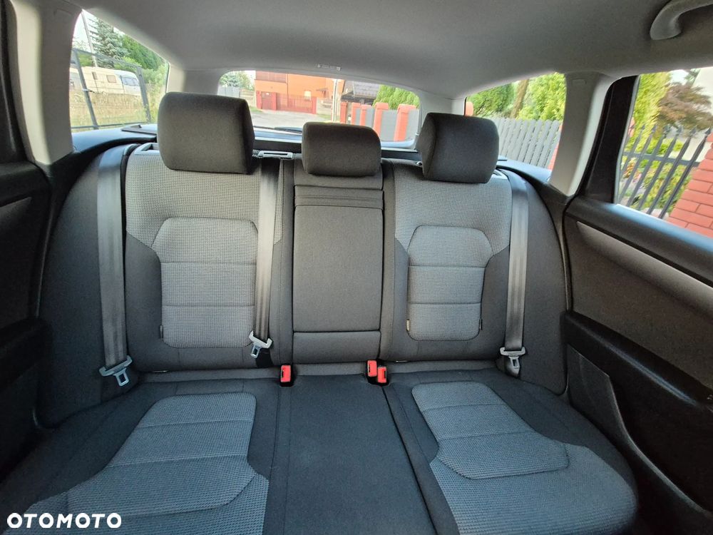 Volkswagen Passat 1.6 TDI Comfortline - 29