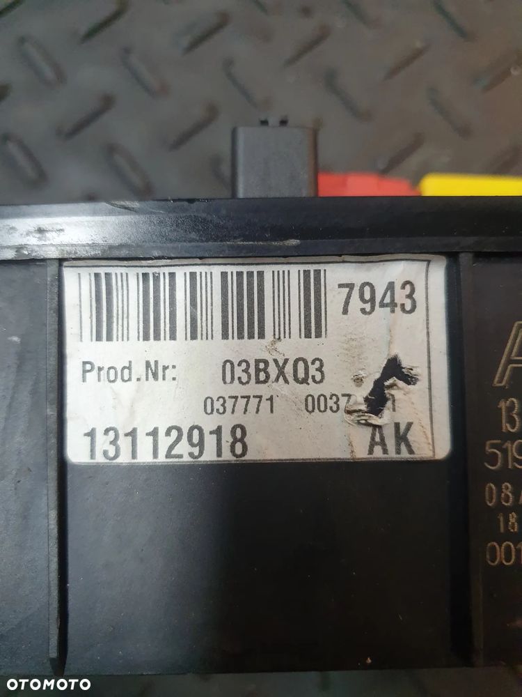 OPEL VECTRA C SKRZYNKA BEZPIECZNIKÓW 13112918 519038004 - 7