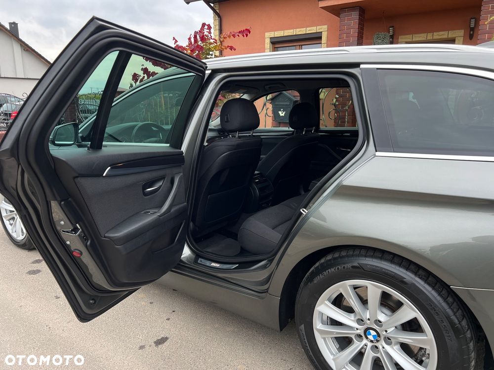 BMW Seria 5 525d Sport-Aut Modern Line - 25