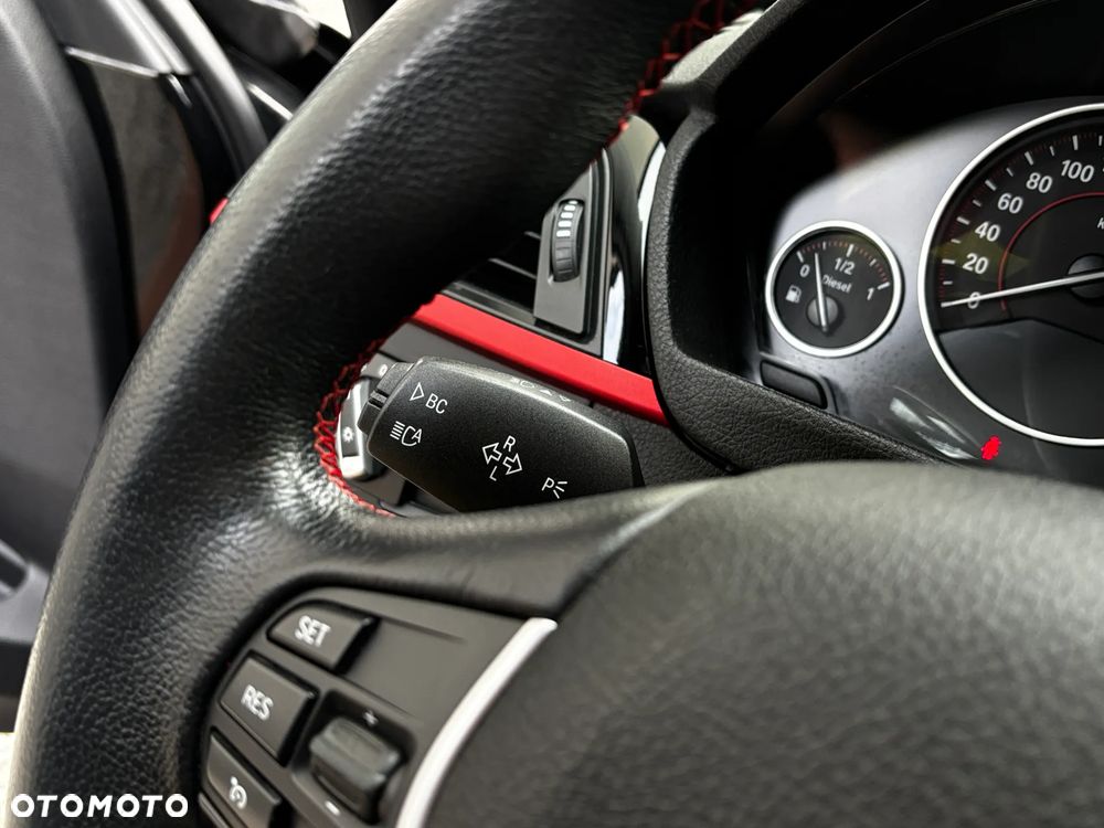 BMW Seria 3 320d Sport Line - 36