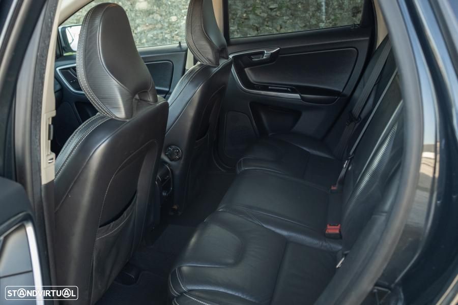 Volvo XC 60 2.0 D3 Drive R-Design 85 Anos Start/Stop - 30