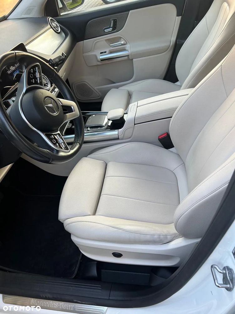 Mercedes-Benz GLA - 20