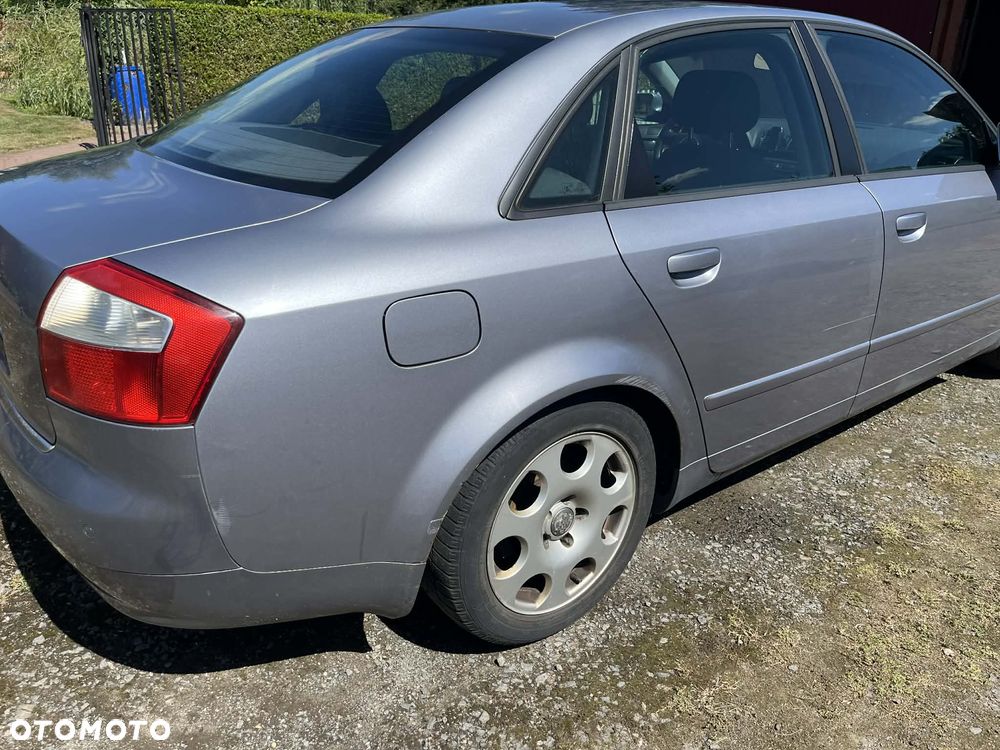 Audi A4 Limousine - 8