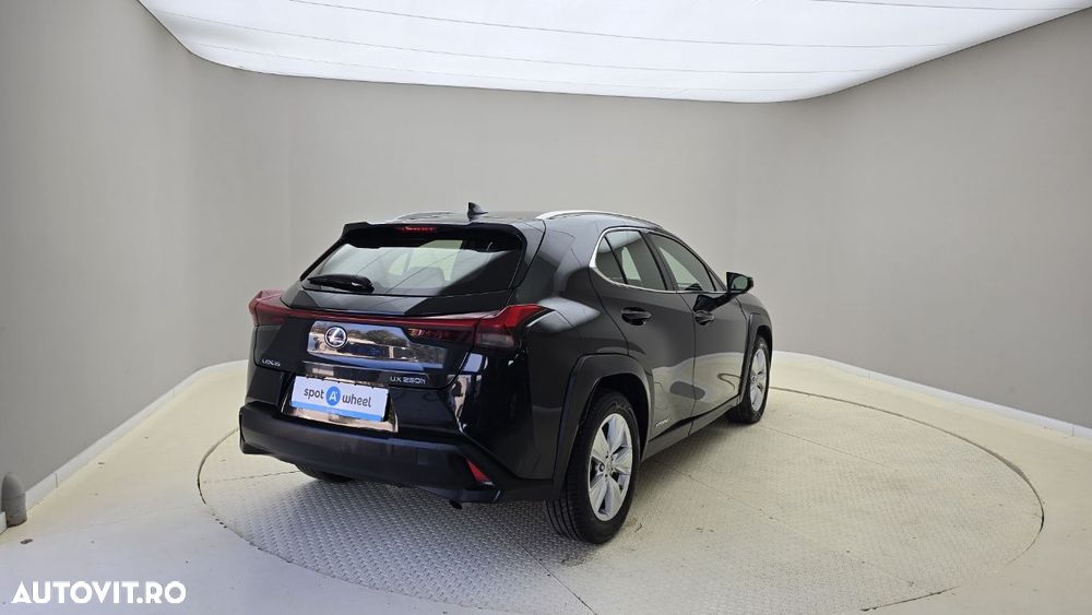Lexus UX - 7