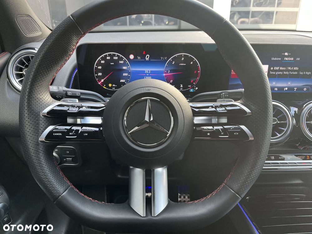 Mercedes-Benz GLB - 16