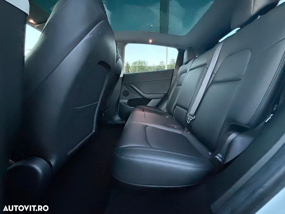 Tesla Model Y - 16