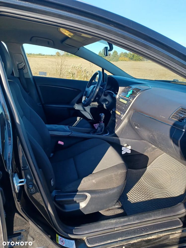 Toyota Avensis 2.0 D-4D - 11