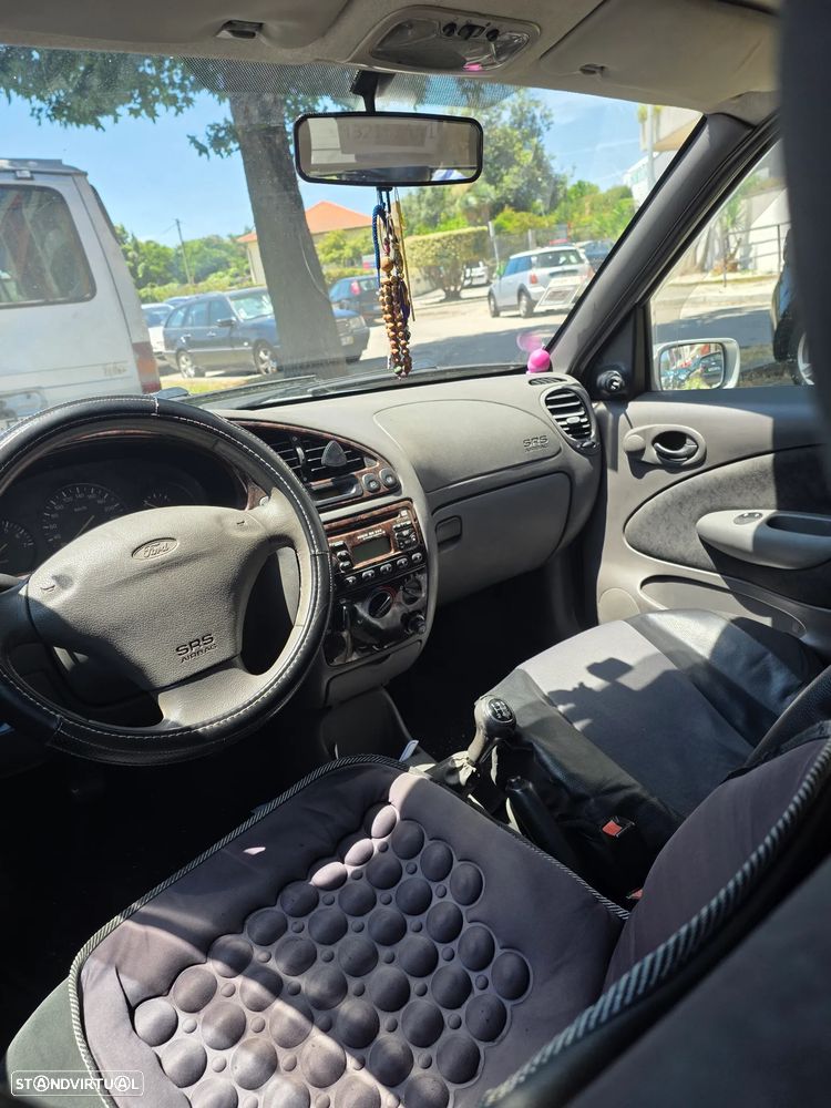 Ford Fiesta 1.25 Ghia - 10
