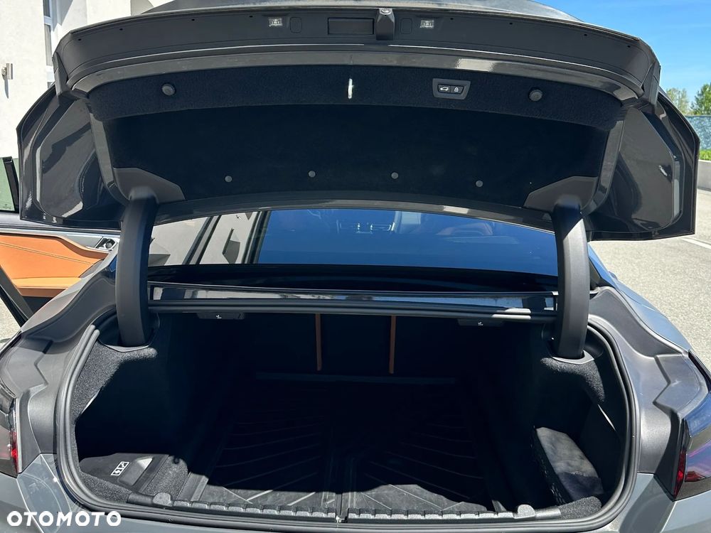 BMW Seria 8 - 25