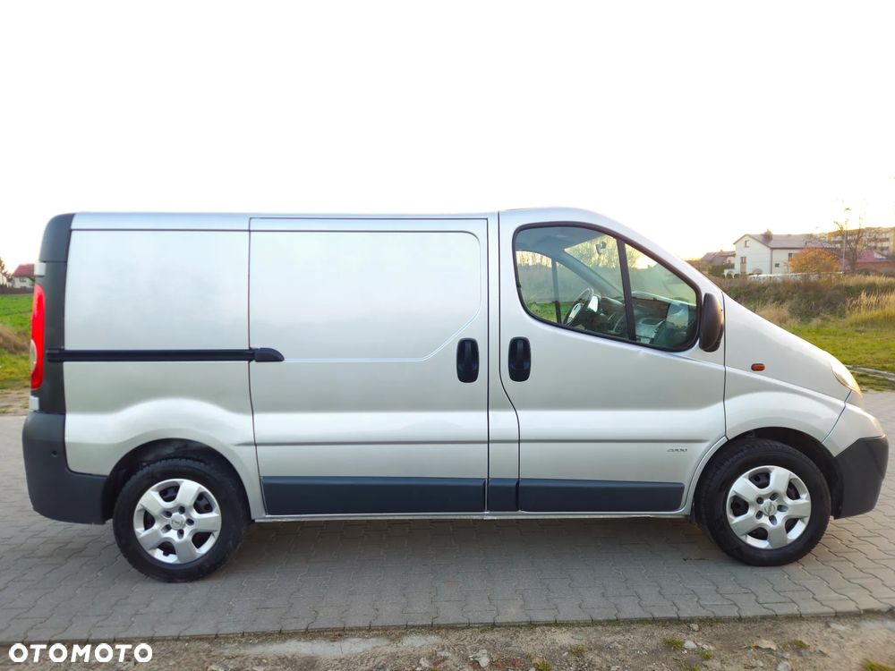 Opel VIVARO 2.0 cdti KLIMATYZACJA - 24
