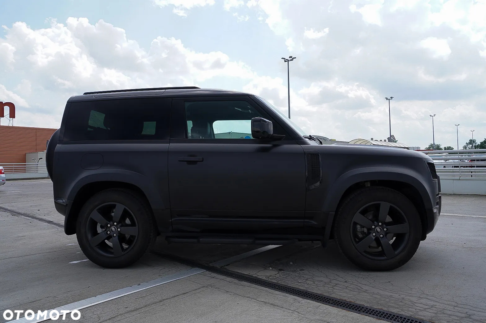 Land Rover Defender 90 2.0 D240 SE - 4