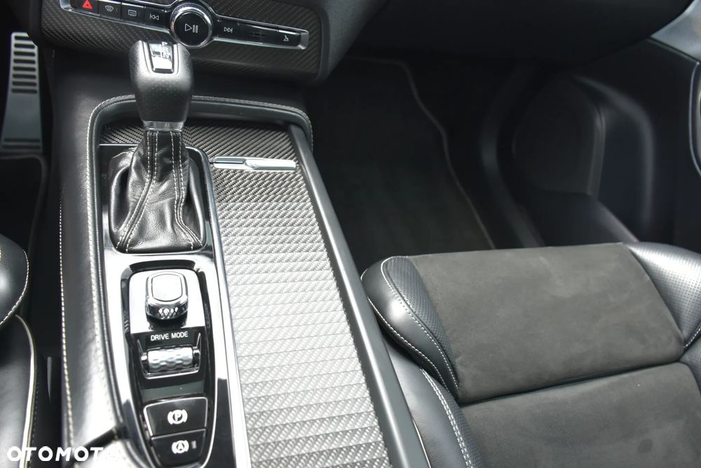Volvo XC 90 D5 SCR AWD R-Design - 23