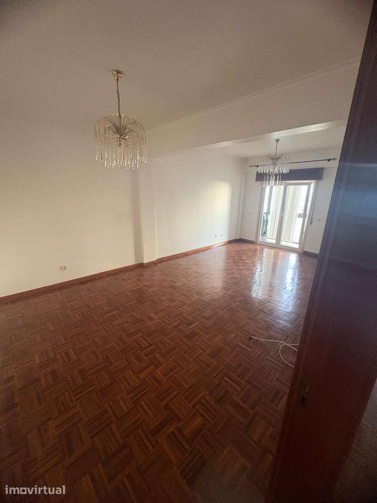 T2 à venda na Rinchoa com 2 varandas e 2 WC - Grande imagem: 4/14